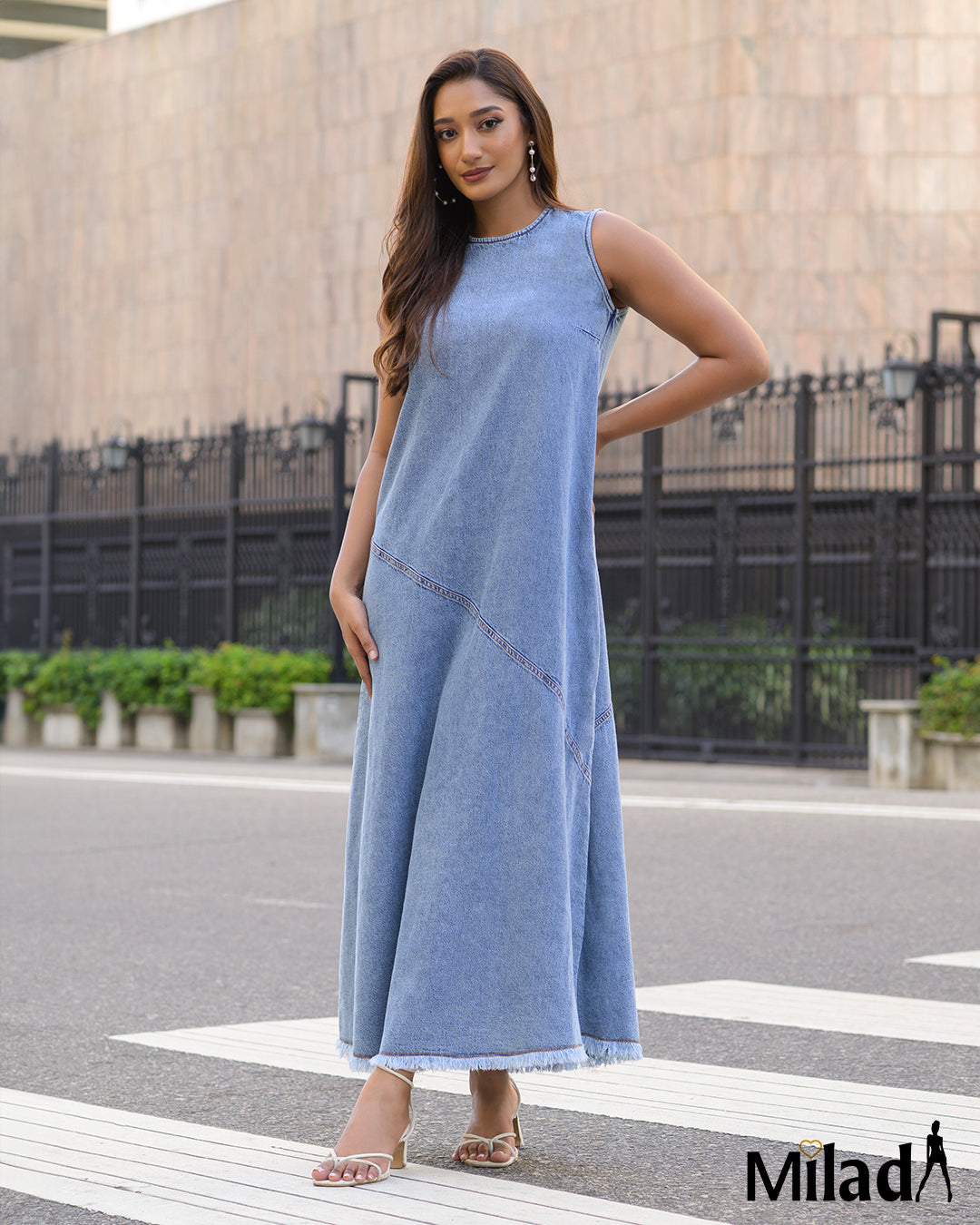 DENIM SLEEVELESS MAXI DRESS WITH FREYED HEM