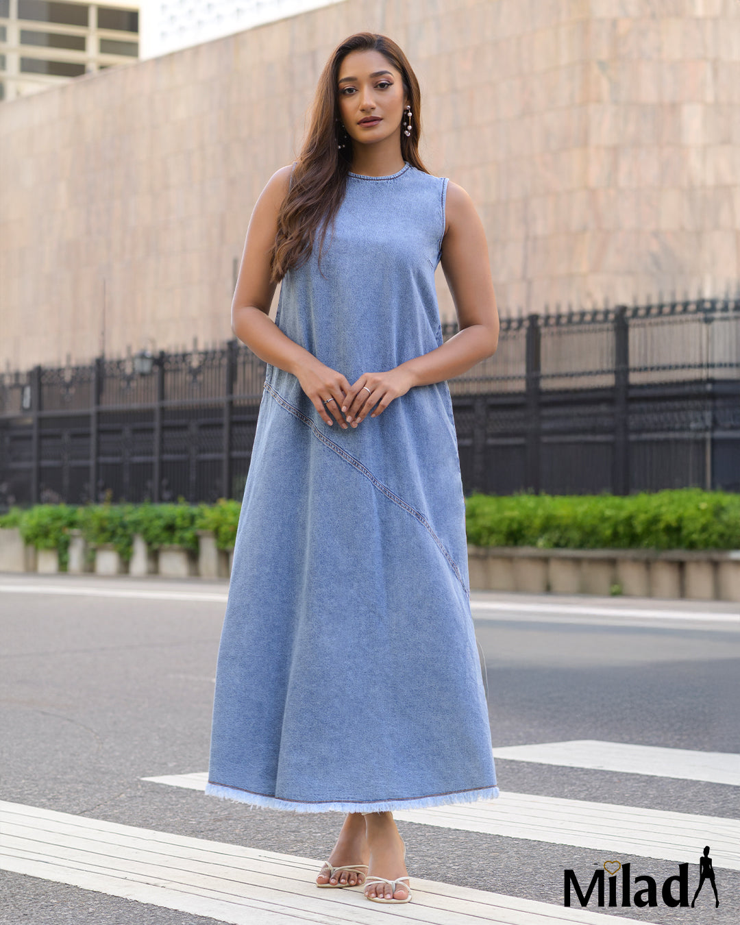 DENIM SLEEVELESS MAXI DRESS WITH FREYED HEM