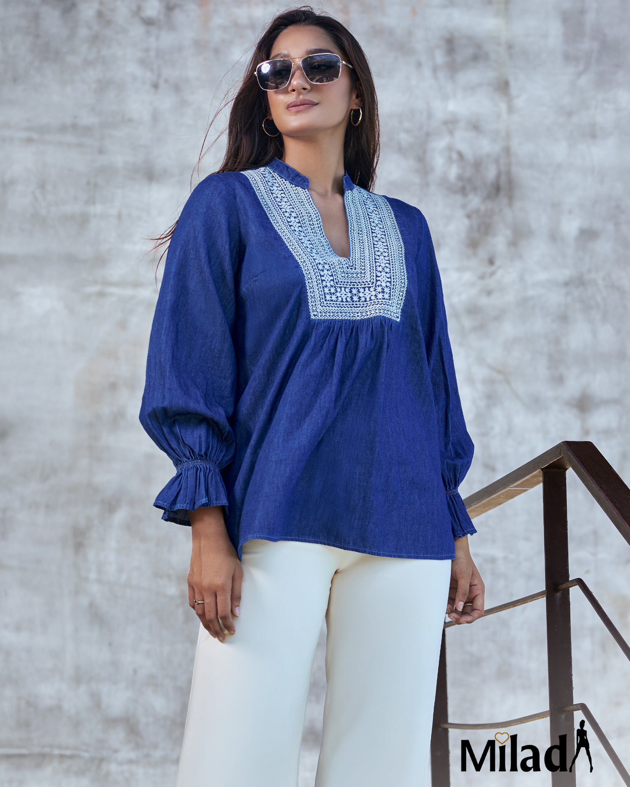 FRONT EMBROIDERED PUFF SLEEVE TOP