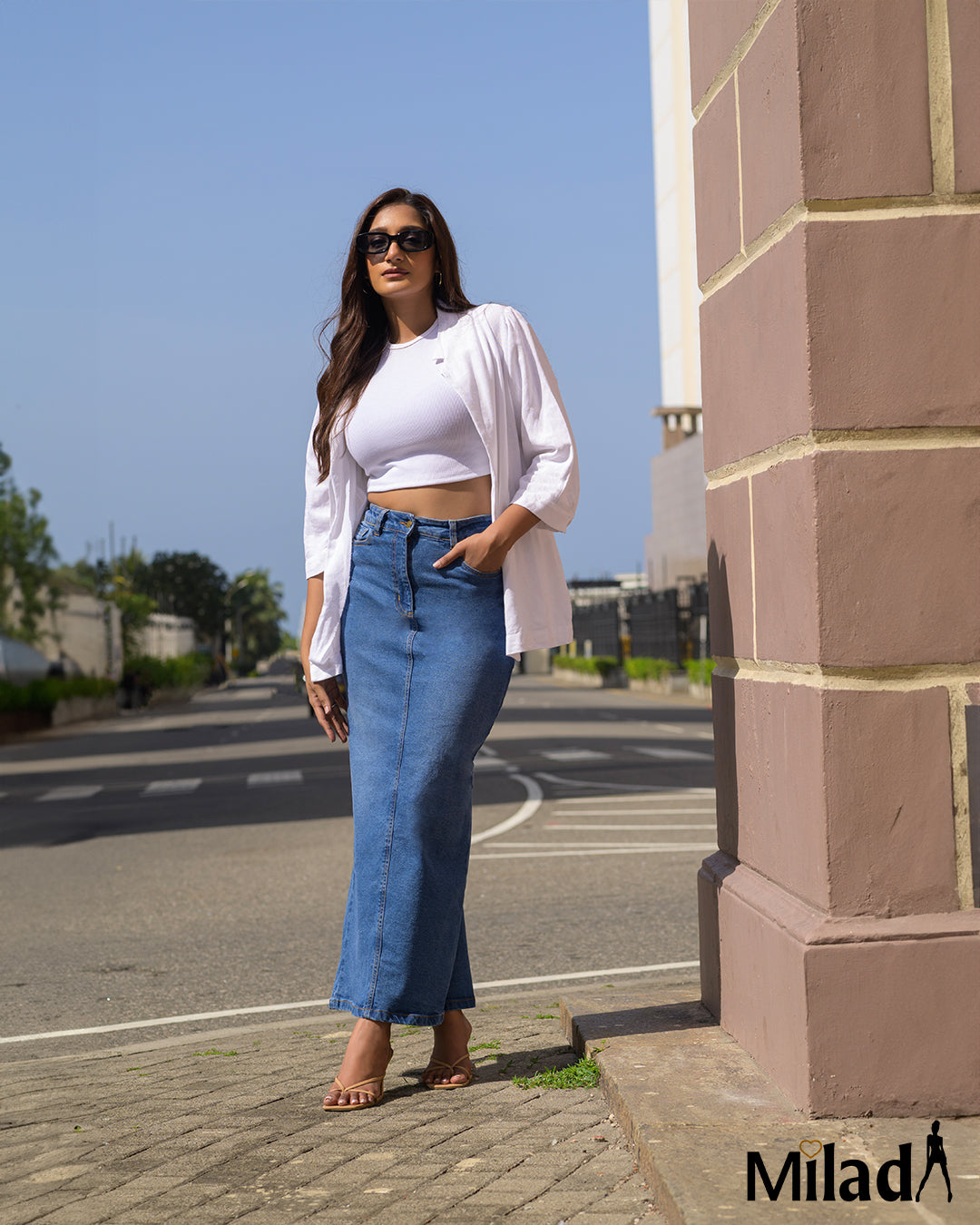 BACK SLIT DENIM SKIRT
