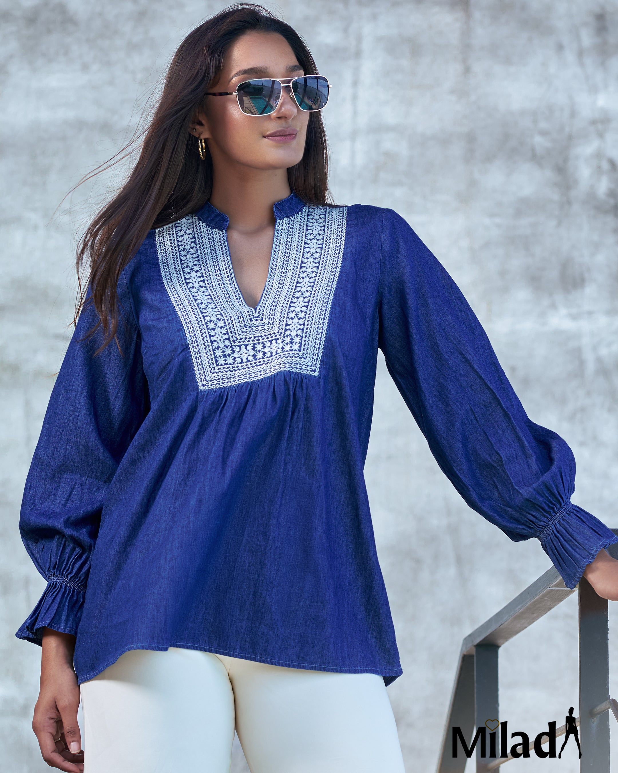 FRONT EMBROIDERED PUFF SLEEVE TOP