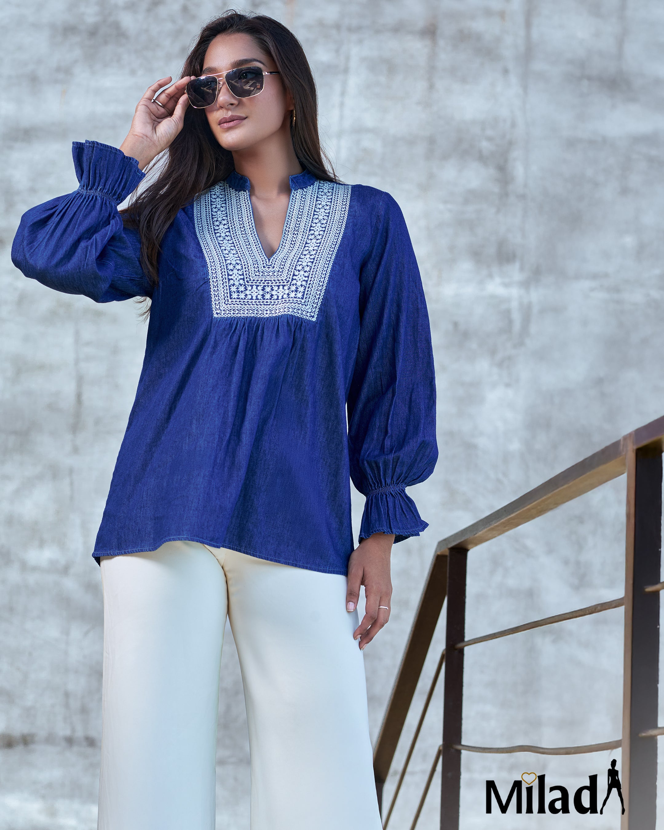 FRONT EMBROIDERED PUFF SLEEVE TOP