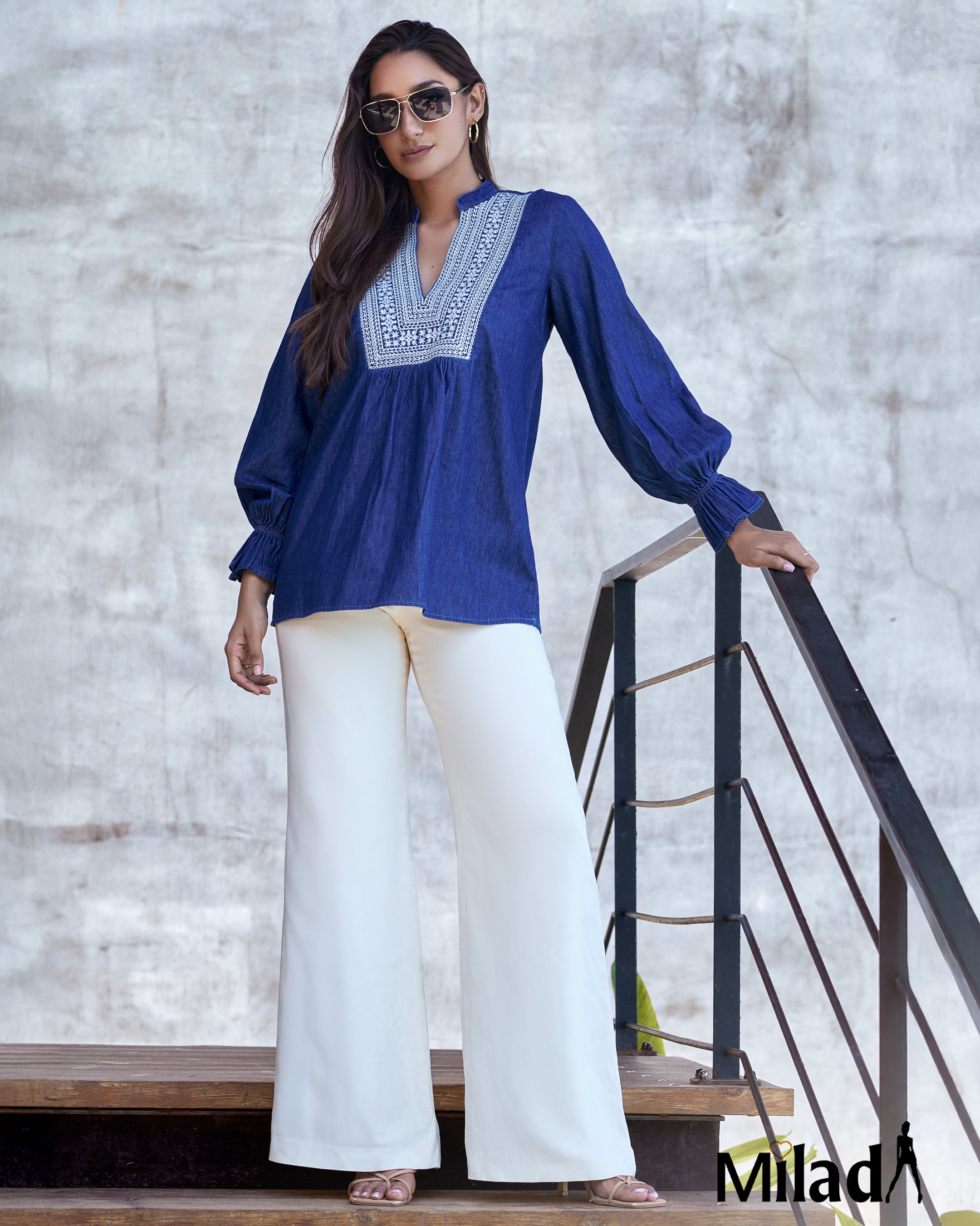 FRONT EMBROIDERED PUFF SLEEVE TOP